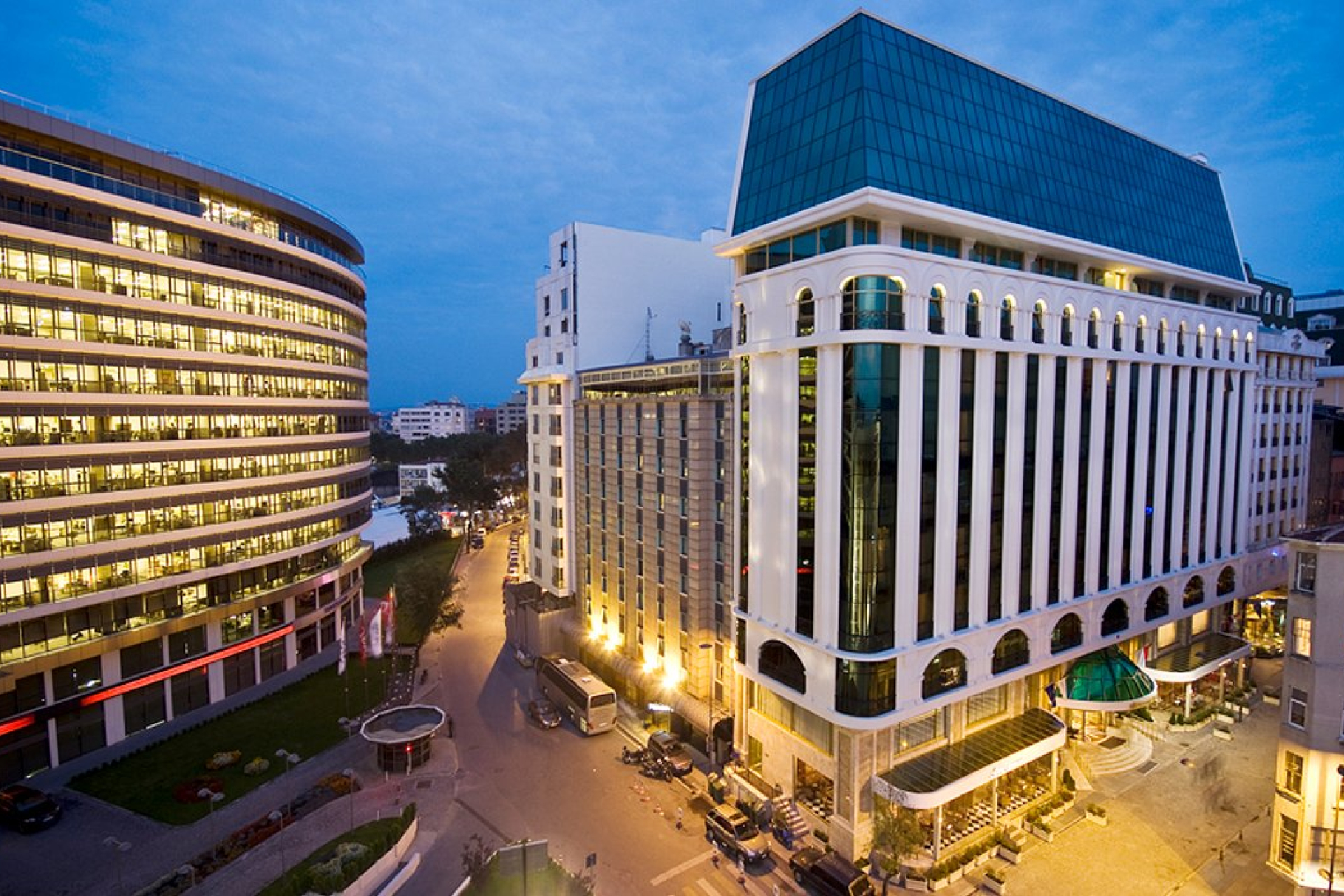 ЛУКСОЗНА НОВА ГОДИНА В ELITE WORLD ISTANBUL TAKSIM 5*